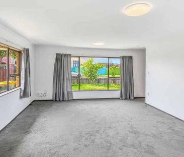 Spacious 2 bedroom home with renovated kitchen and bathroom! - Photo 1