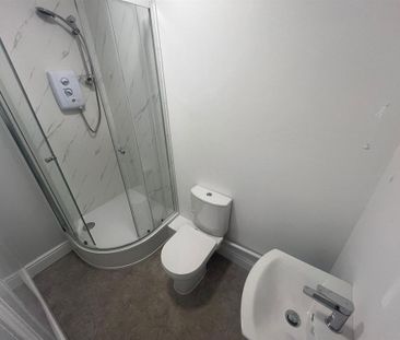 1 bedroom in a house share to rent - Photo 6