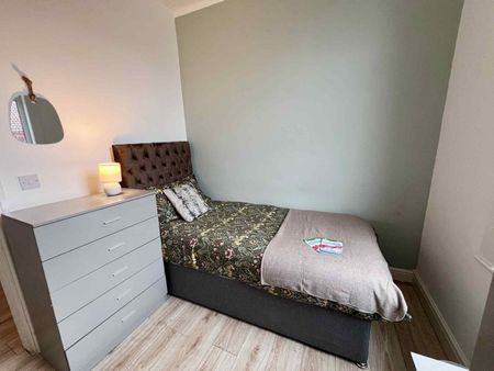 Room in a Shared House, Esmond Street, L6 - Photo 5