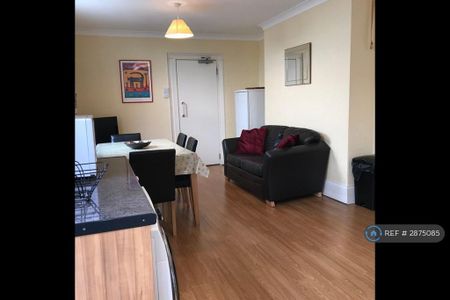 1 bedroom in a house share to rent - Photo 3
