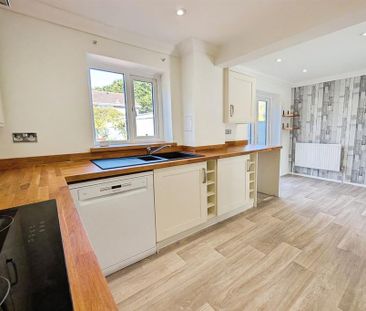 3 bedroom semi-detached house to rent - Photo 5