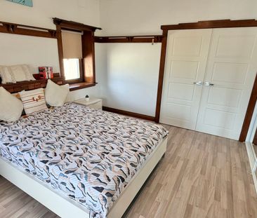 A Fully Furnished and well-presented renovated double brick home - Photo 6