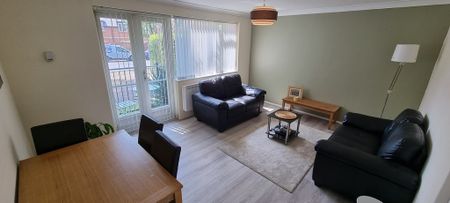 2 Bed Student Accommodation - Photo 2