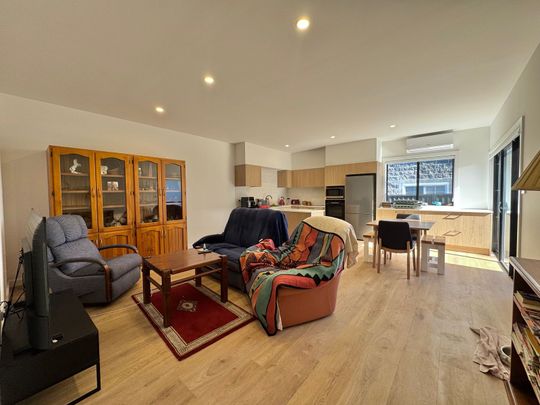 Modern, Low-Maintenance Living in an Over 55s Community - Photo 1