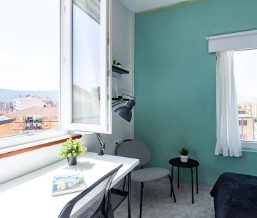 Room in a shared 4-bedroom apartment for rent in Murcia perfect for... - Photo 2
