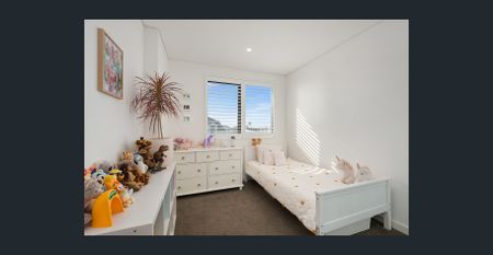 North facing apartment with city & harbour bridge views - Photo 4