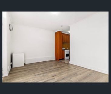 CONTEMPORARY URBAN LIVING IN THE HEART OF SUNSHINE - Photo 5