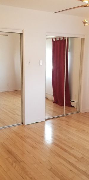 Longueuil – Super grand logement 5 1/2 à louer – Chauffé – Hydro-Québec compris – Rénové - Photo 1