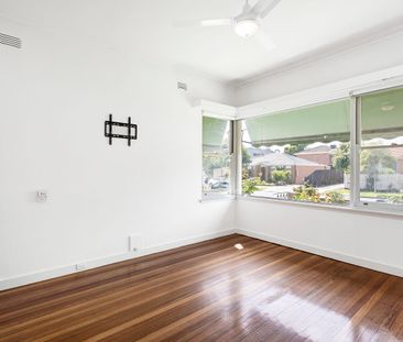 Oversized four bedroom house - Photo 6