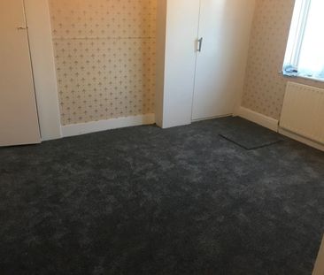 3 Bed Terraced House, St. Andrews Road, IG1 - Photo 4