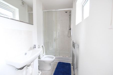 6 bedroom semi-detached house to rent - Photo 4