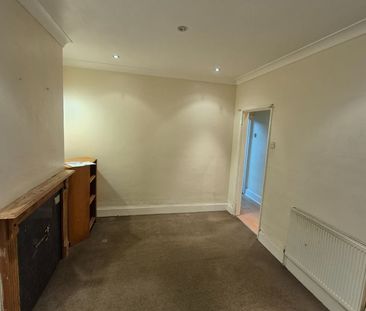 2 Bed Terraced House, Willet Palace, CR7 - Photo 2