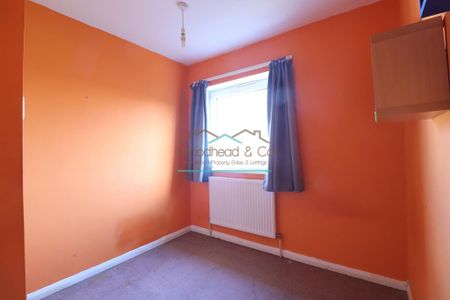 3 bedroom end of terrace house to rent - Photo 2