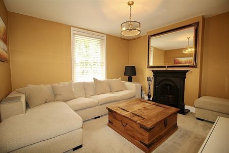 3 Bedroom House - End Terrace To Let - Photo 4