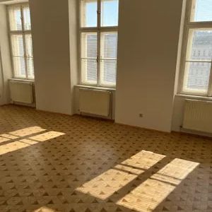 Sonnige Altbauwohnung in Toplage - Photo 1
