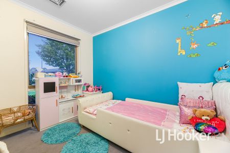 Renovated family home with prime convenience - Photo 5