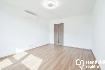 Pronájem moderního bytu 2+1 v Olomouci, ul. Schweitzerova - Fotografie 3