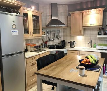 3 bedroom flat to rent - Photo 5