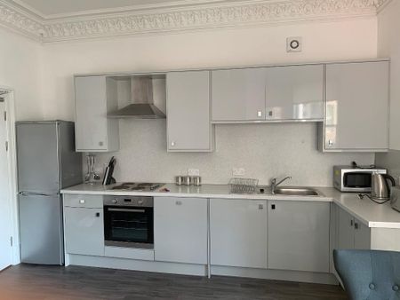 3 bedroom flat to rent - Photo 2