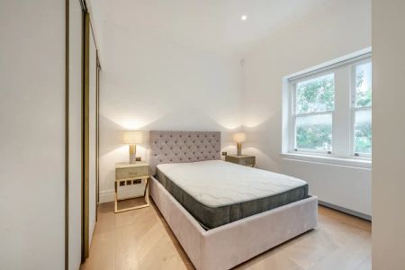 2 bedroom flat in Bayswater - Photo 4