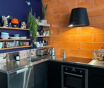 Sunny Historical Apartment in Prime Location. - Photo 4