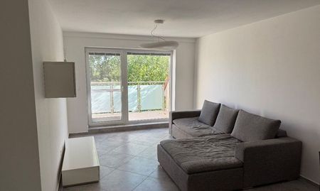 Na prenájom priestranný 4-izbový mezonet s dvoma balkónmi v pokojnej časti Pezinka - Photo 2