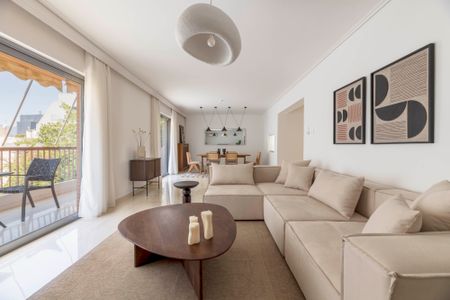 Suburban 3BR Apartment in Marousi - Photo 3