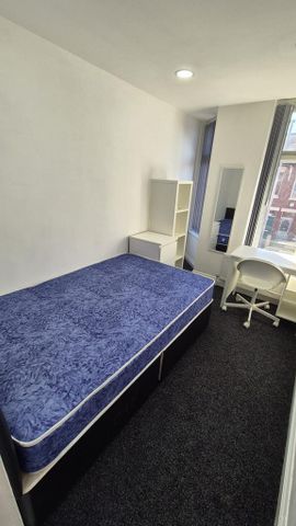 4 bedroom terraced house to rent - Photo 4