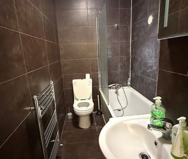 Room in a Shared House, Portland Road, SE25 - Photo 4