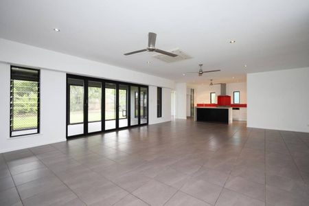 Large Executive Style Home - Large Shed - Large Block - Side Access - Photo 4