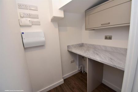 3 bedroom semi-detached house to rent - Photo 4