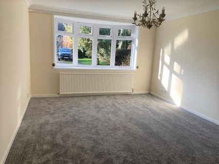 3 bedroom Detached for rent - Photo 3