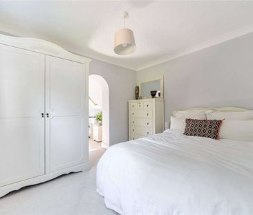 A beautifully presented, spacious four-bedroom property in a desira... - Photo 3