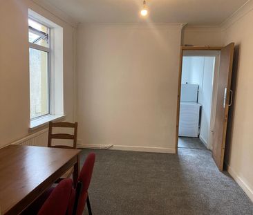 House - Terraced For Rent New Park Terrace, Pontypridd - Photo 3