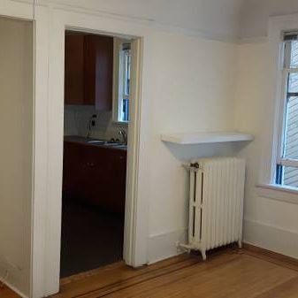 Large 1 bed. in historic building - Photo 4