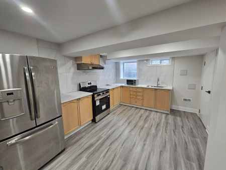 For Lease - 17 Dragonfly Crescent, Toronto, Ontario - Photo 3