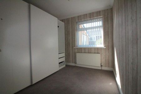 3 bedroom detached bungalow to rent - Photo 4