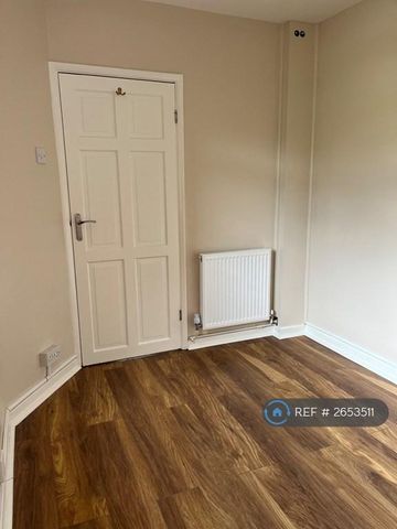 3 bedroom maisonette to rent - Photo 2