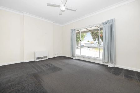 19 Lawson Crescent, - Photo 5