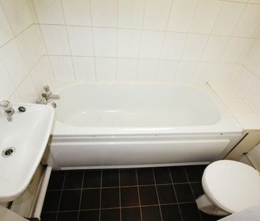 1 Bedroom Flat to Rent in Portland Road, Irthlingborough, Northants... - Photo 2