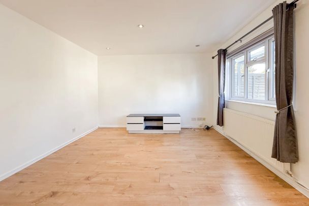 3 bed terraced house to rent in 102, Foliejohn Way, Maidenhead, Berkshire, SL6 3XZ - Photo 1