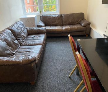 5 bedroom private hall to rent - Photo 1