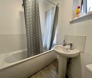 2 Bed Flat, Hitchin Road, LU2 - Photo 5