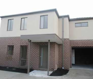 3/12 Stellato Place, Hampton Park VIC - Photo 2