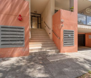 East Perth - Photo 2