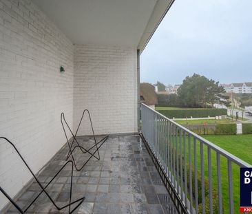 Ruim appartement in het Zoute, dichtbij de zeedijk. - Photo 1