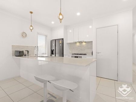 Modern Family Home in Prime Coomera Location For Rent - Photo 5