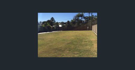 LARGE GARDEN to Enjoy and yes, it’s pet friendly! - Photo 3