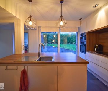 Ruime gezinswoning met 4 slaapkamers, tuin, terras en 2 staanplaats... - Photo 1