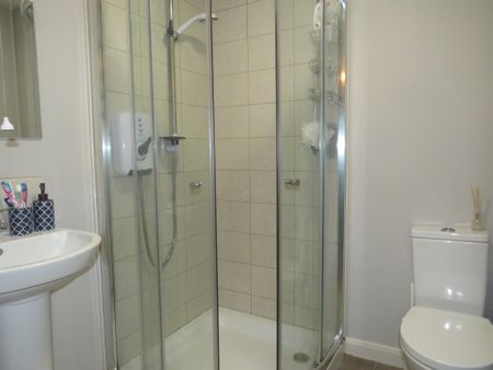 High Street, Hucknall, NOTTINGHAM - Photo 4